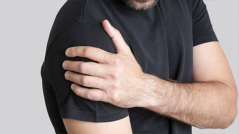 patient requiring frozen Shoulder treatment in San Clemente CA