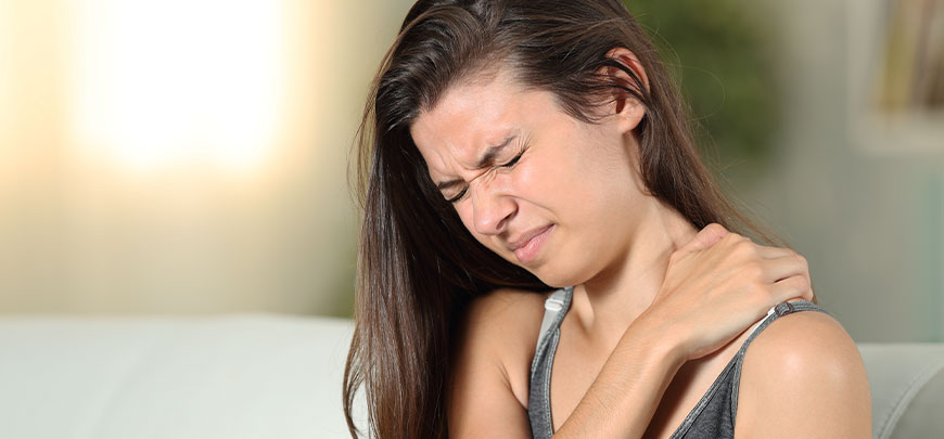 patient needing shoulder pain treatment in San Clemente CA